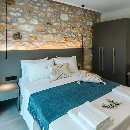 Elia Stone فيلة Órmos Prínou