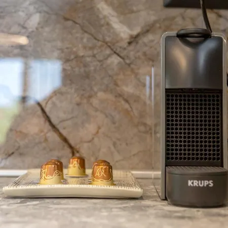 Elia Stone Vila Órmos Prínou